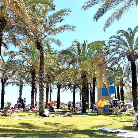 Apartamento Torremolinos: Beachside Retreat with Pool and Free Parking Exterior photo