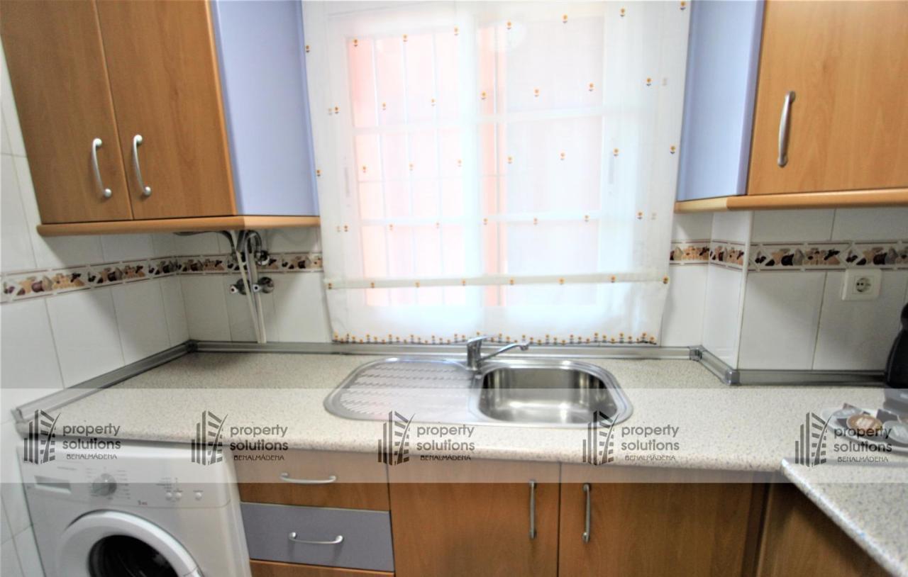Apartamento Torremolinos: Beachside Retreat with Pool and Free Parking Exterior photo