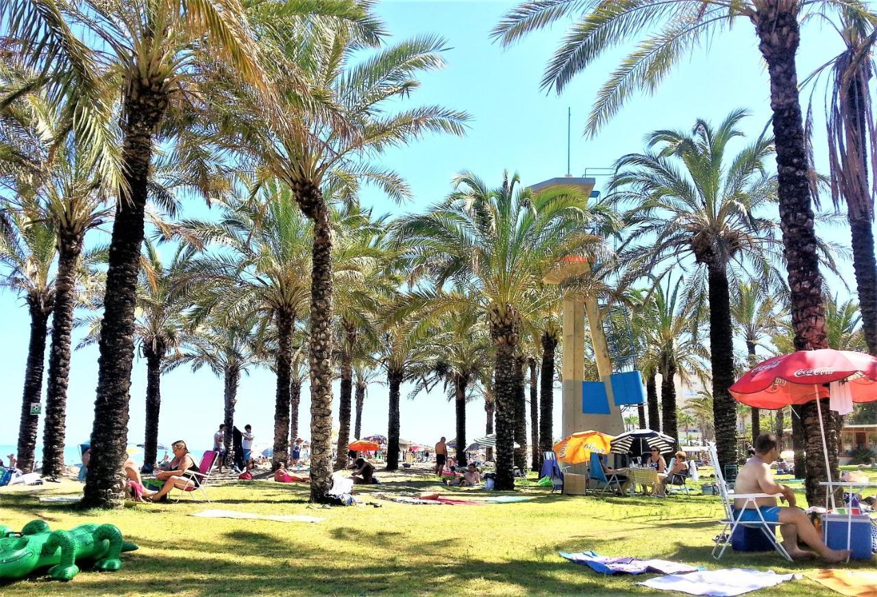 Apartamento Torremolinos: Beachside Retreat with Pool and Free Parking Exterior photo